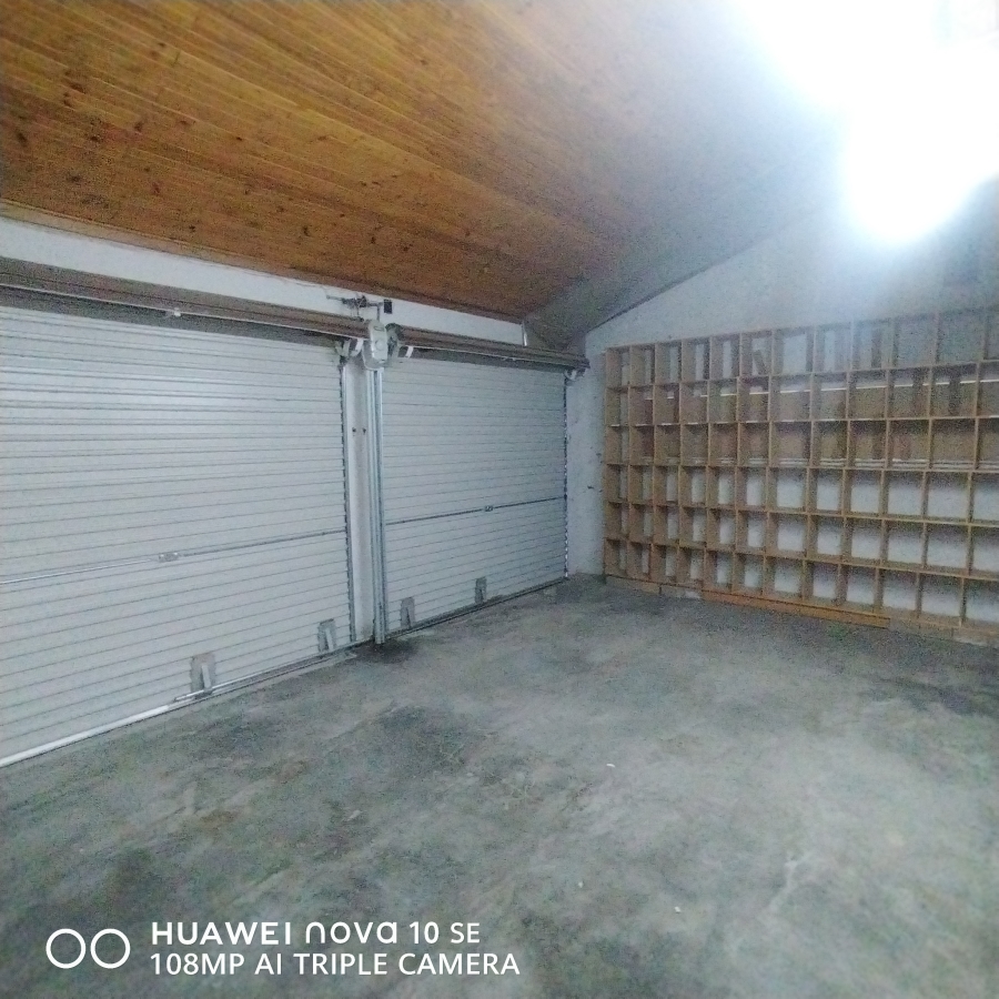 To Let 4 Bedroom Property for Rent in Bergsig Free State